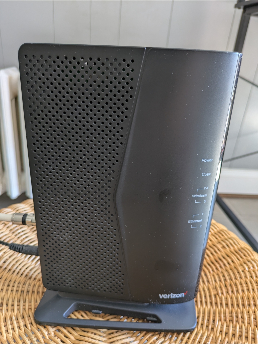Black Wireless Gateway Router - High-Speed Networking